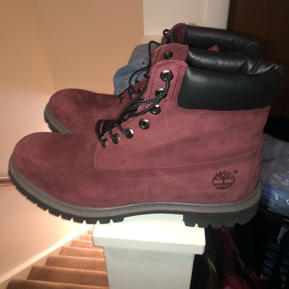 Size 13, men’s maroon and black Timberland boots
